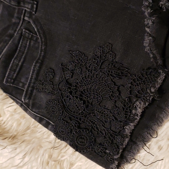 American Eagle black denim shorts size 2 - Picture 2 of 8